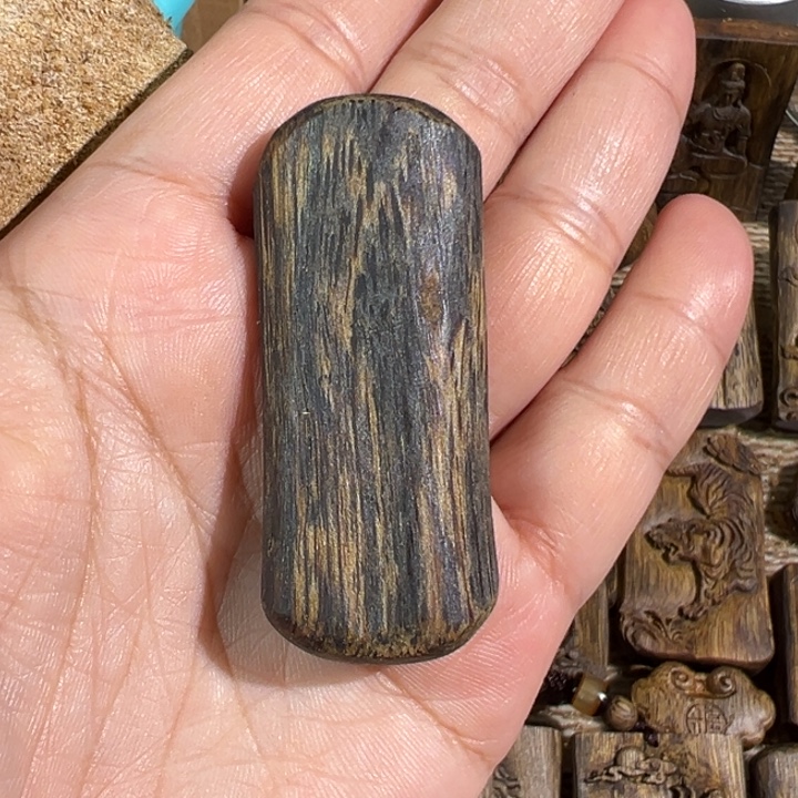 沉香沉香碎屑黑棋楠沉香牌8.3克