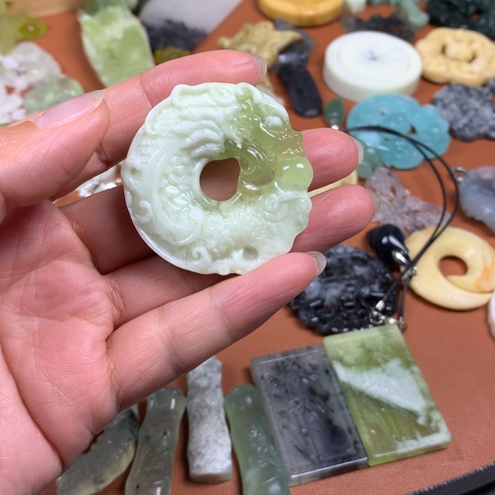 蛇纹石玉合金颈饰