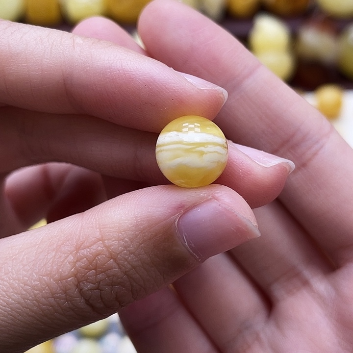 琥珀未镶嵌裸石10.8mm瑕