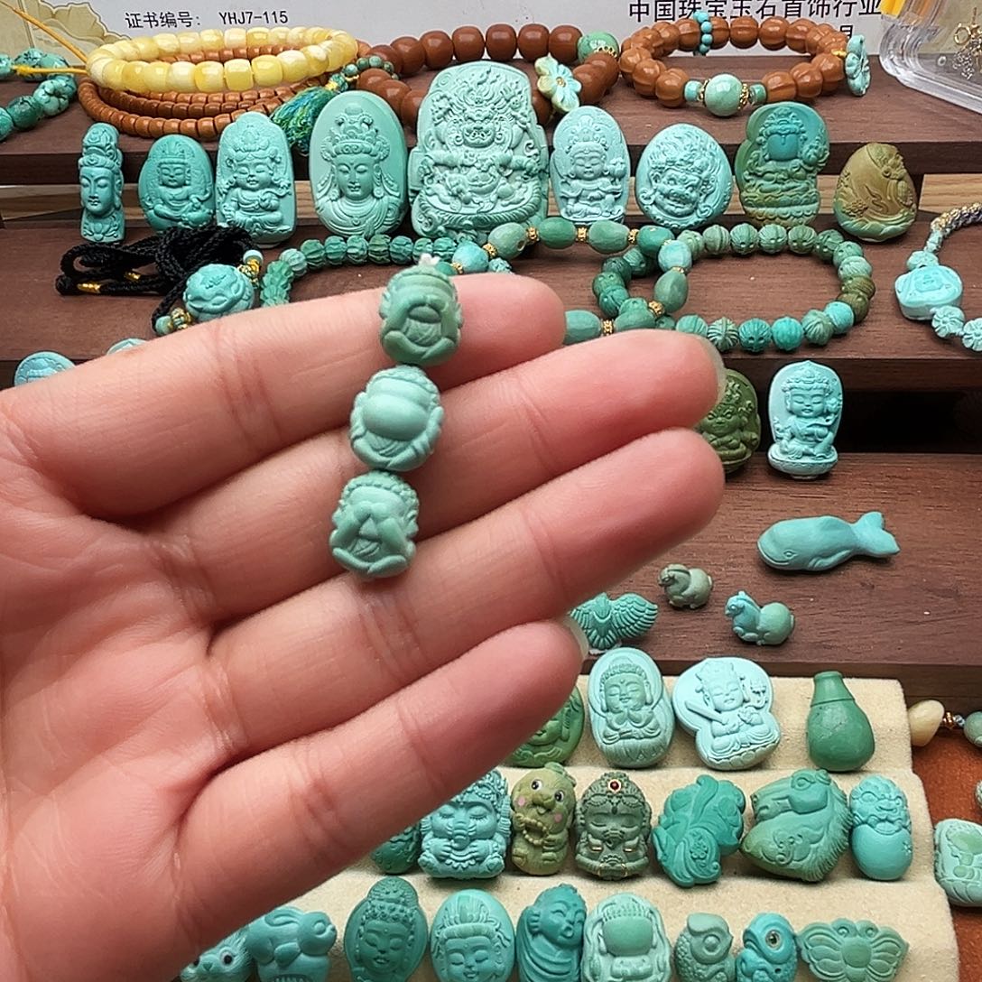 绿松石未镶嵌颈饰