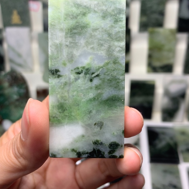 独山玉未镶嵌颈饰