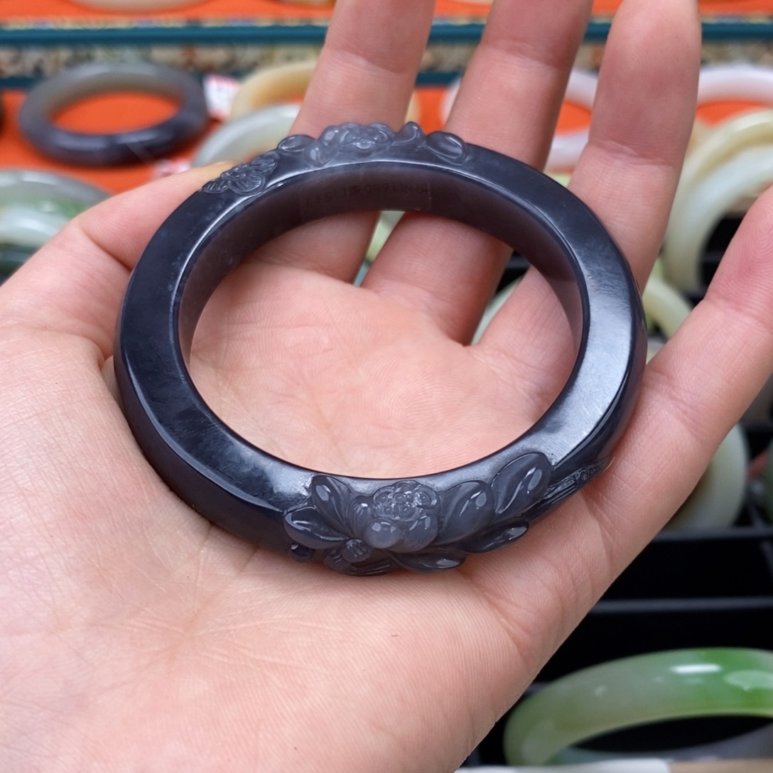 和田玉手镯未镶嵌沙**鸿