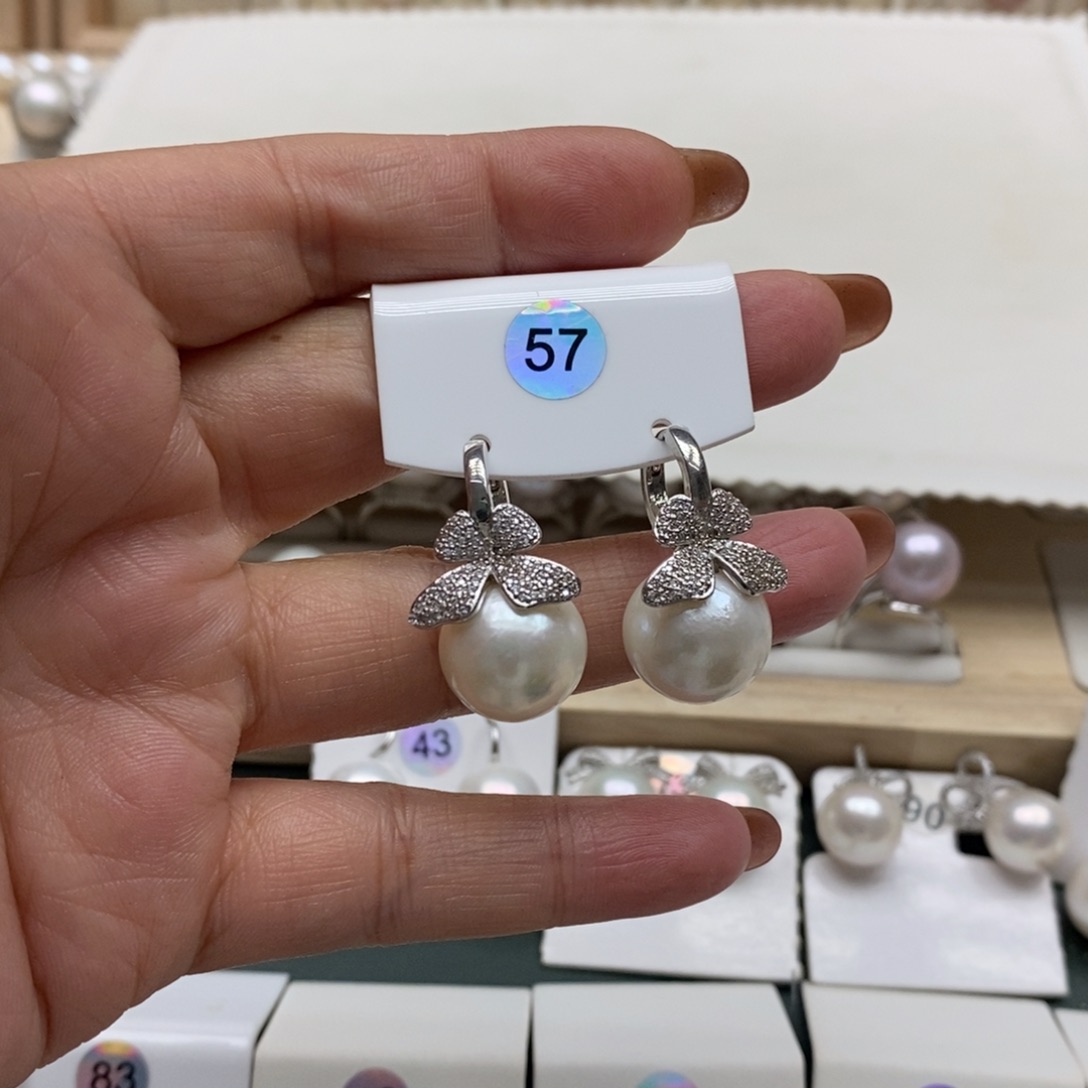 吱***吱颈饰银S925镶嵌淡水珍珠
