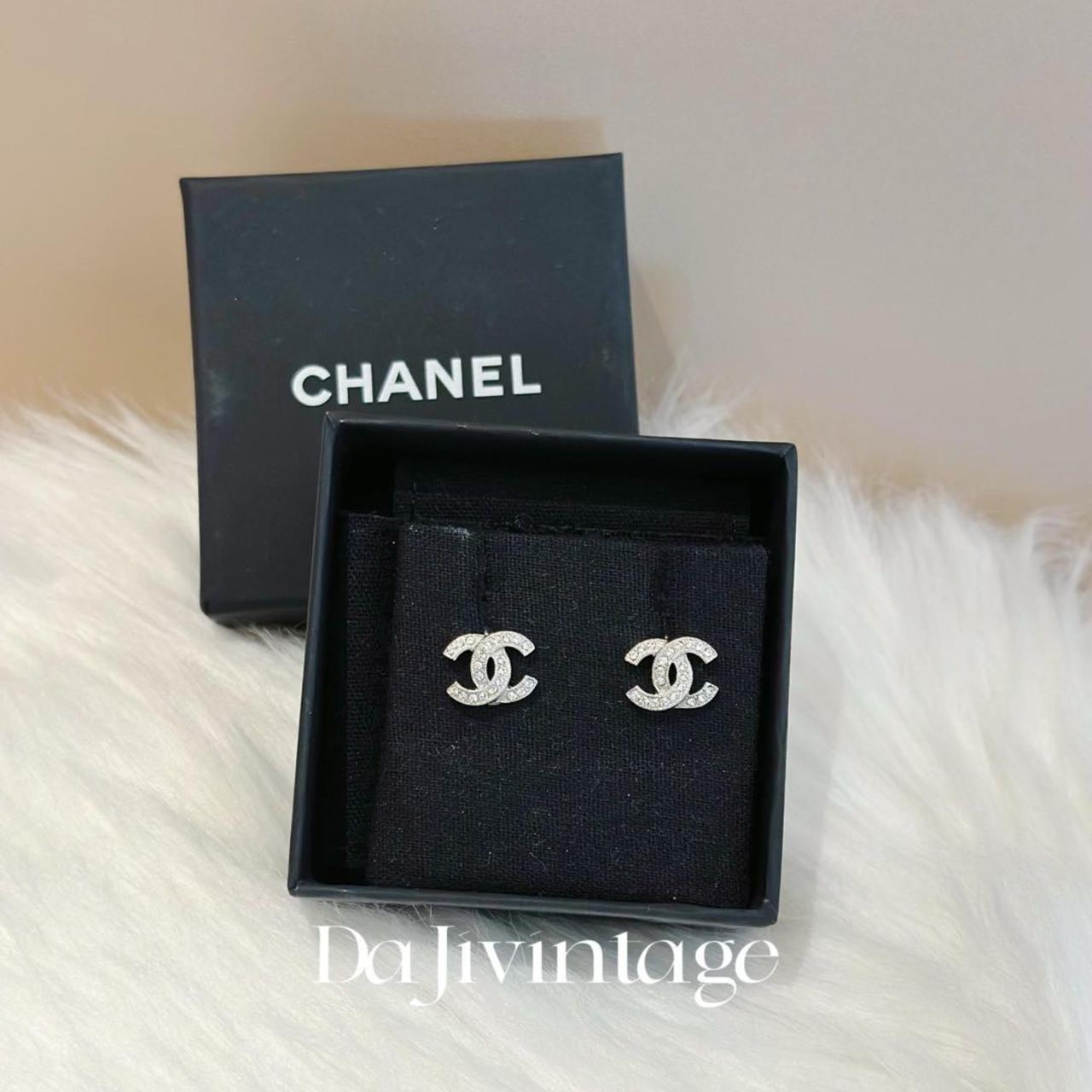 99新 Chanel/香奈儿 24期免息3/大吉中古/银色小双c满钻耳钉
