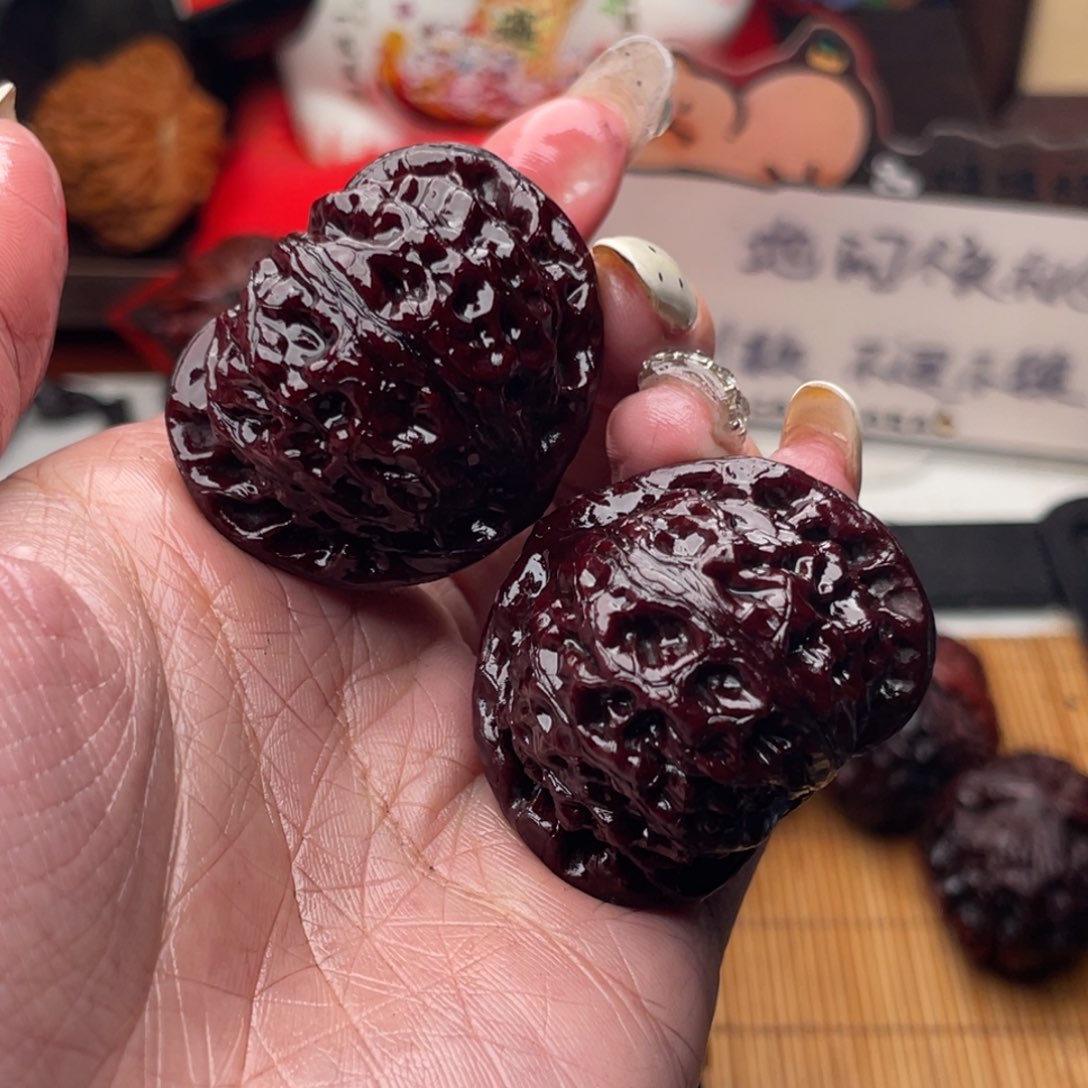 吊坠文玩核桃酒红宫灯