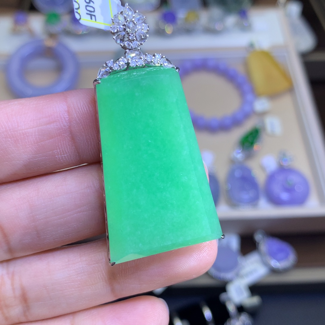 翡翠颈饰18K金镶嵌翡翠