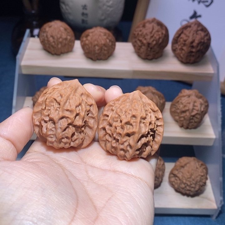 文玩核桃吊坠龙鳞纹