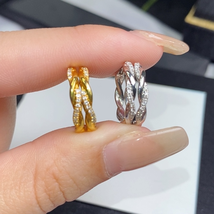 耳饰18K金镶嵌钻石麻花款小O型耳扣 多样性一对发货