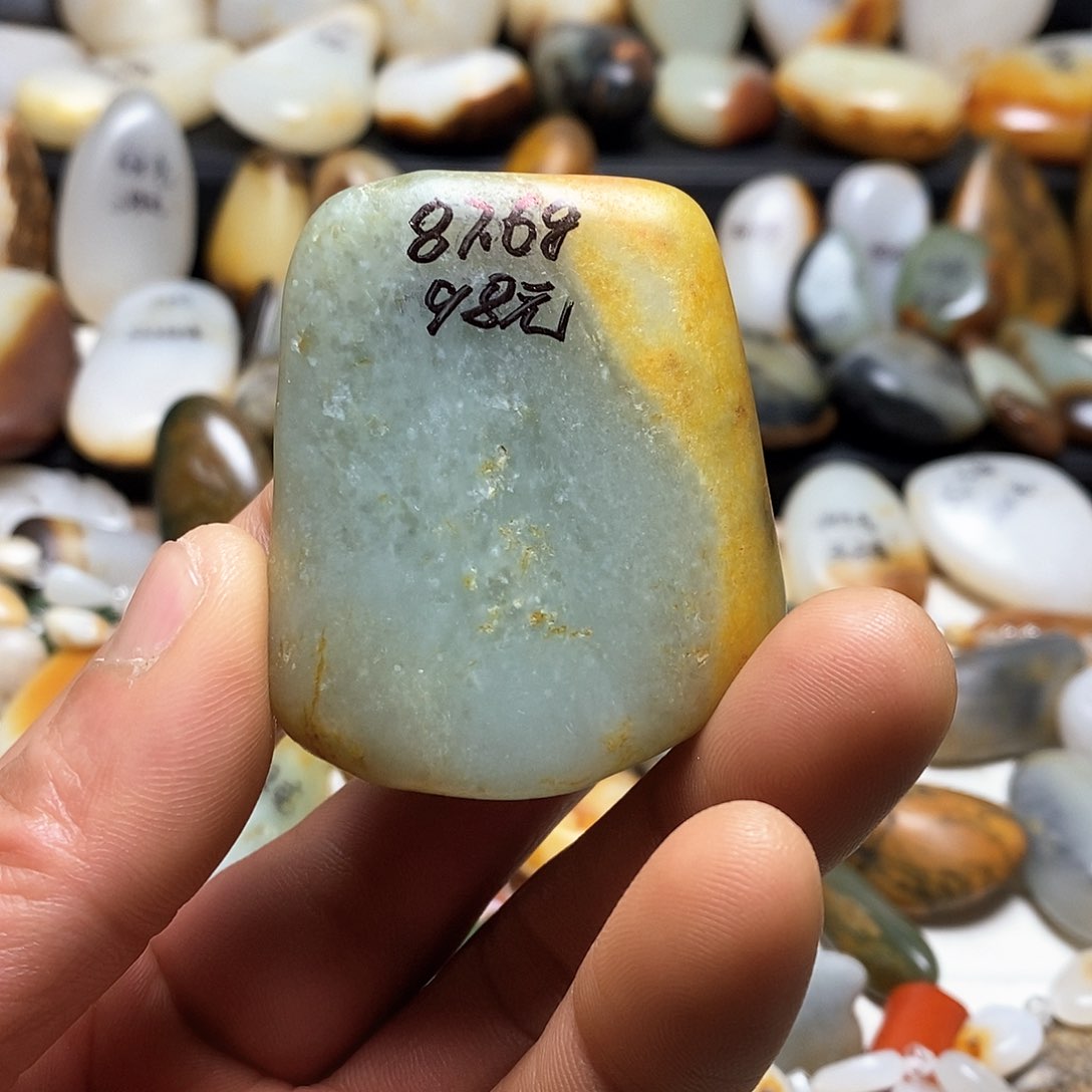 和田玉颈饰未镶嵌吊坠