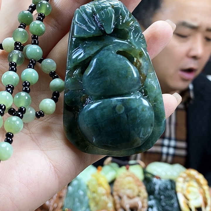 蛇纹石玉吊坠未镶嵌