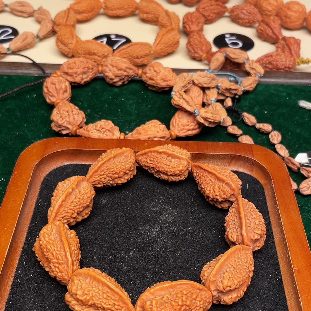 潜***阳文玩核桃吊坠绣花鞋