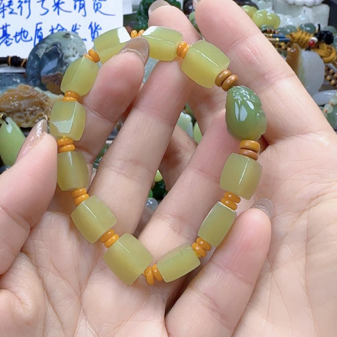 穆***享和田玉未镶嵌颈饰