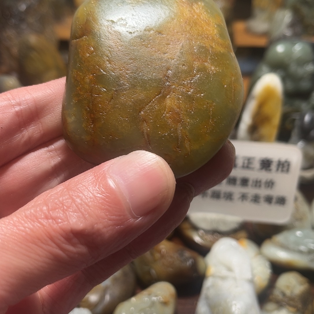 刀***仔和田玉未镶嵌颈饰