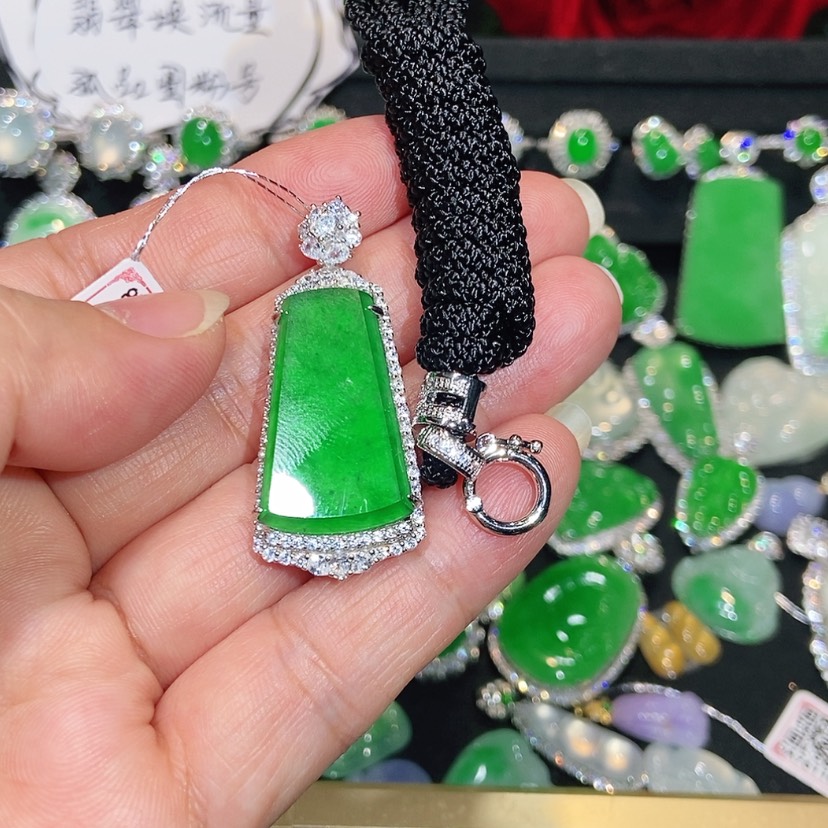【闪购商品】颈饰未镶嵌翡翠天然翡翠