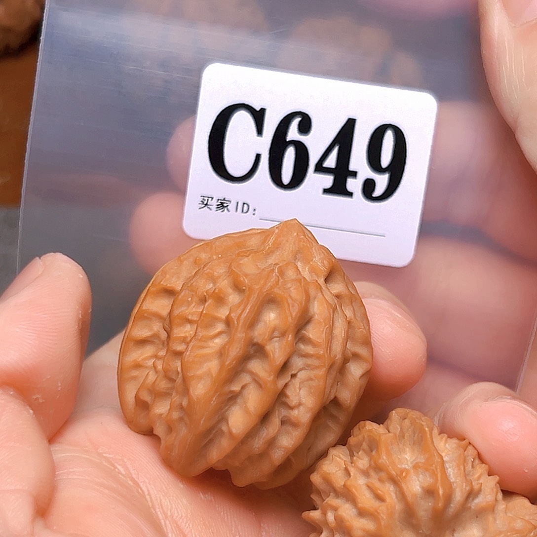 文玩核桃吊坠36曹大龙。有瑕疵