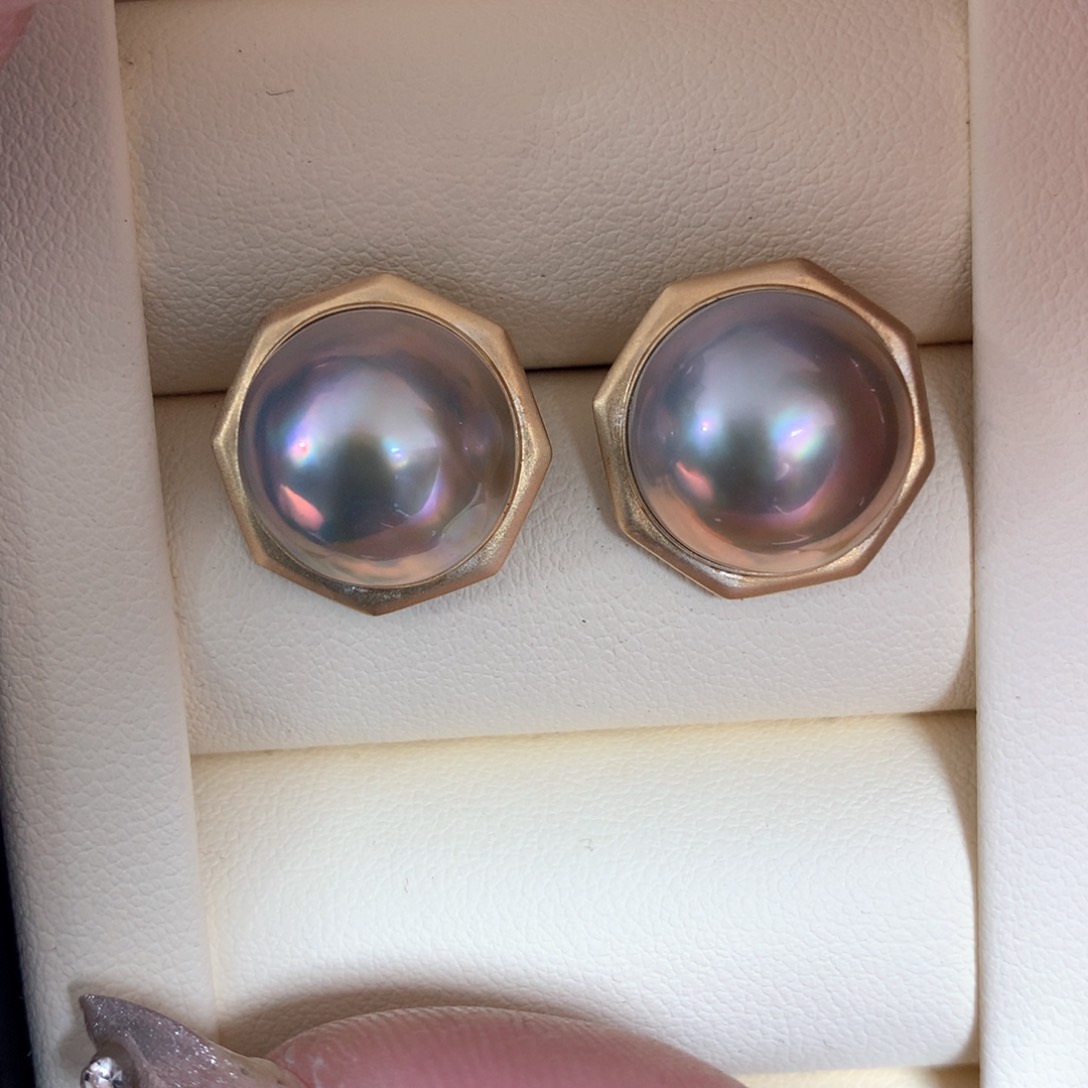拼合珍珠（马贝珠）耳饰18K金镶嵌
