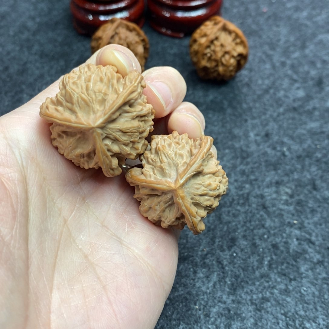 文玩核桃把件34盘山三棱