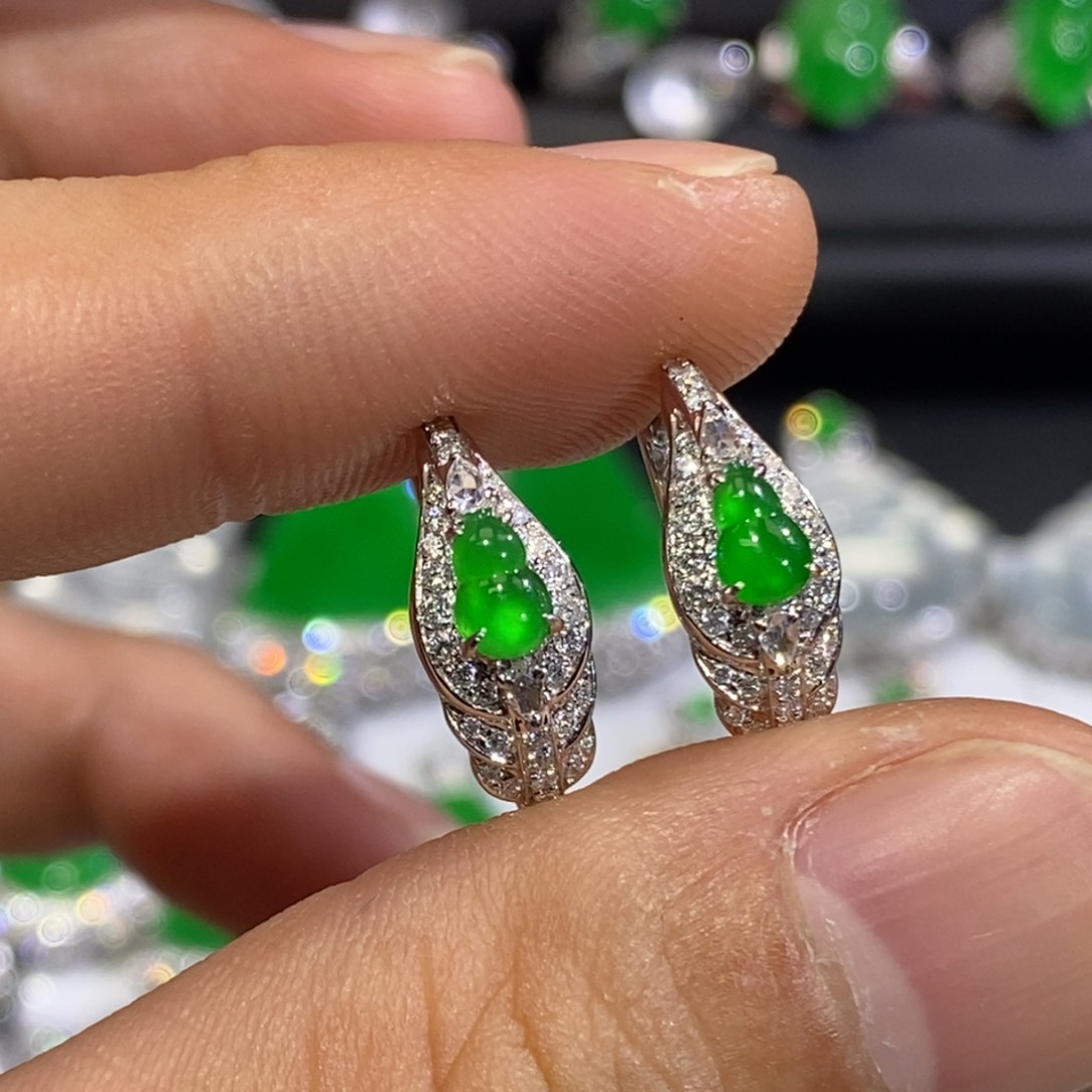 18K金镶嵌翡翠耳环正阳绿葫芦