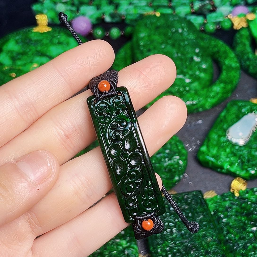 颈饰未镶嵌翡翠多样性