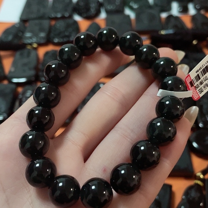 翡翠颈饰未镶嵌着**差