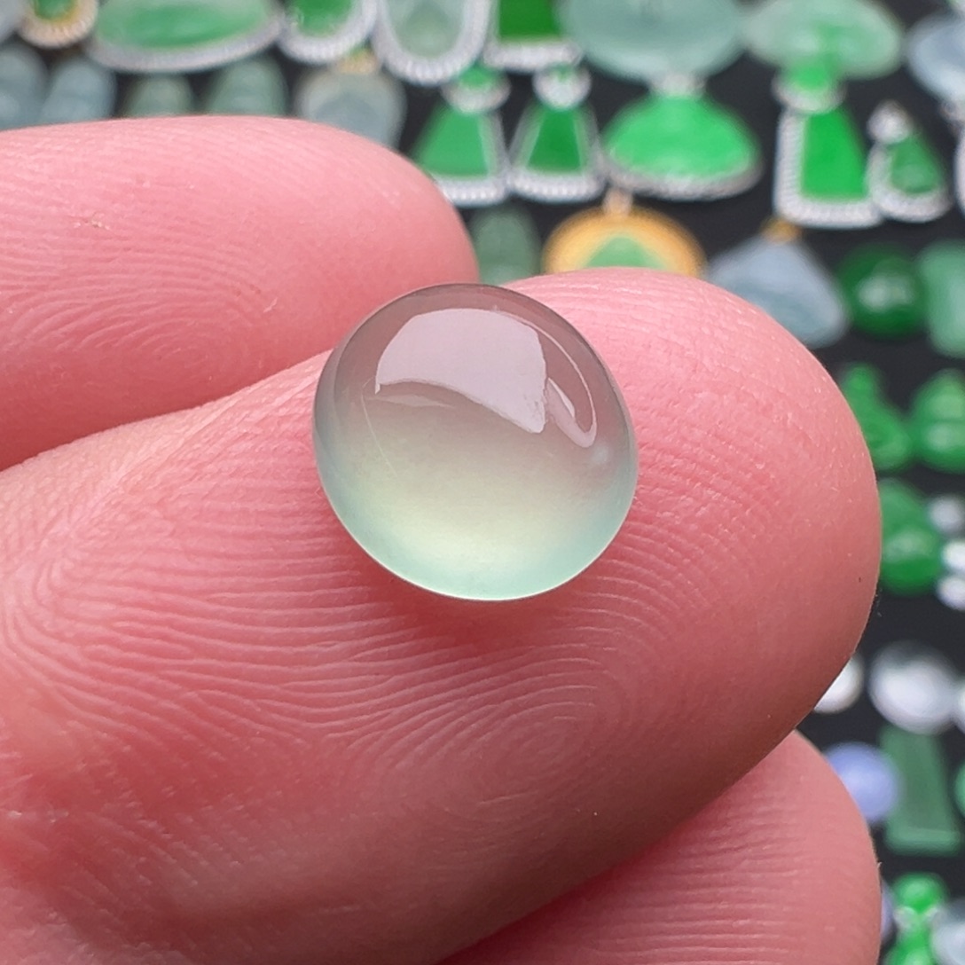 翡翠颈饰未镶嵌蛋面8.4