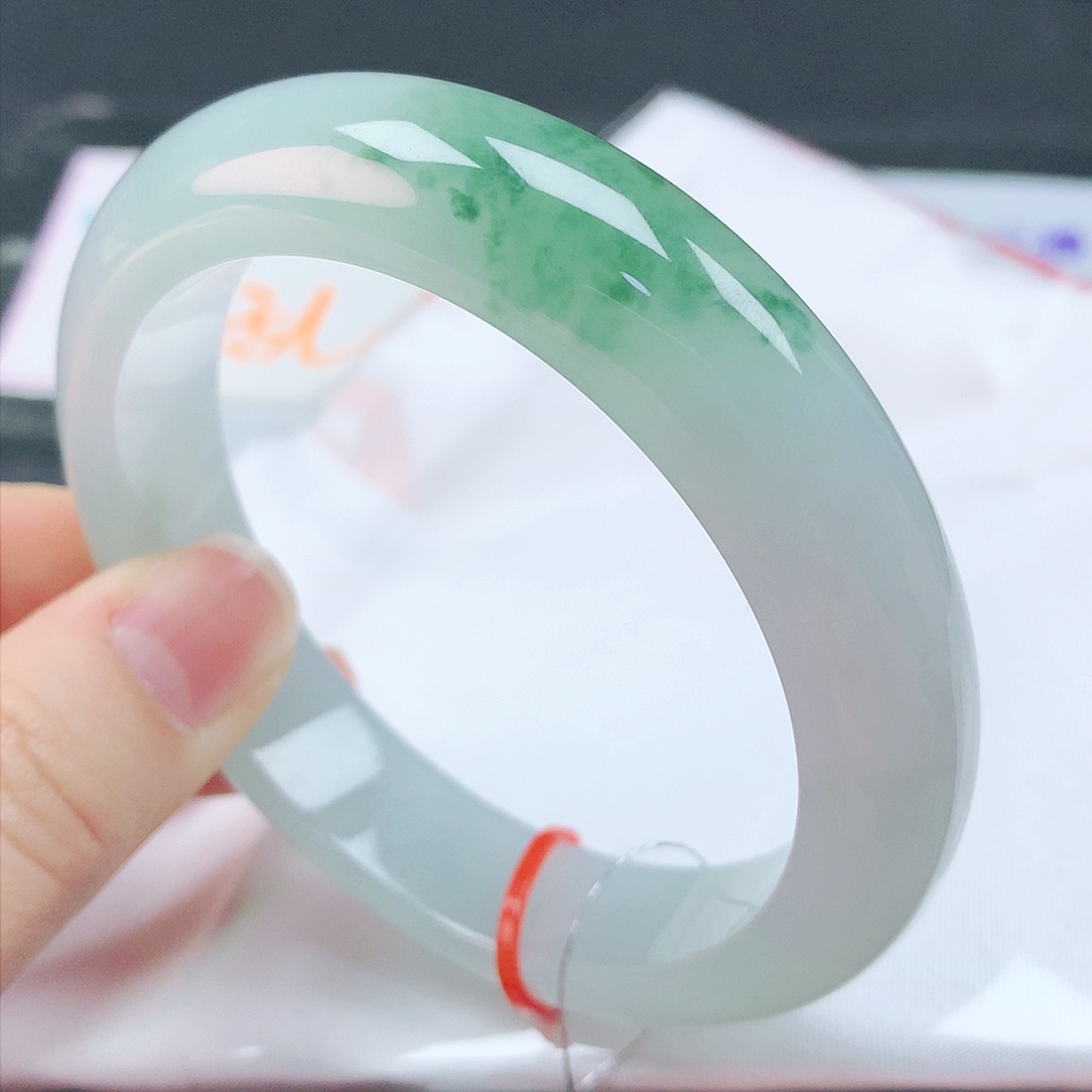 翡翠手镯未镶嵌60轮胎