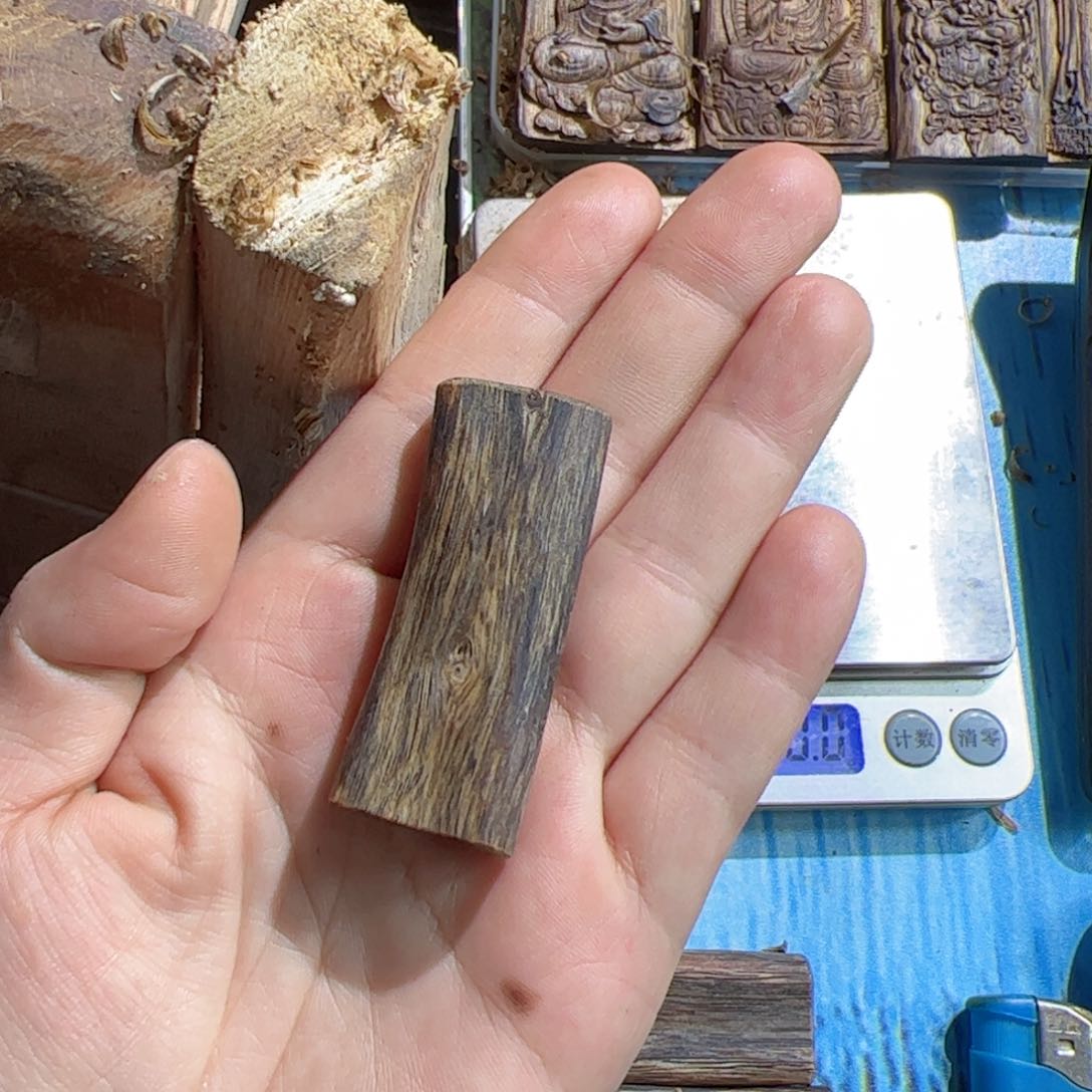 沉香吊坠白棋素牌8.8克