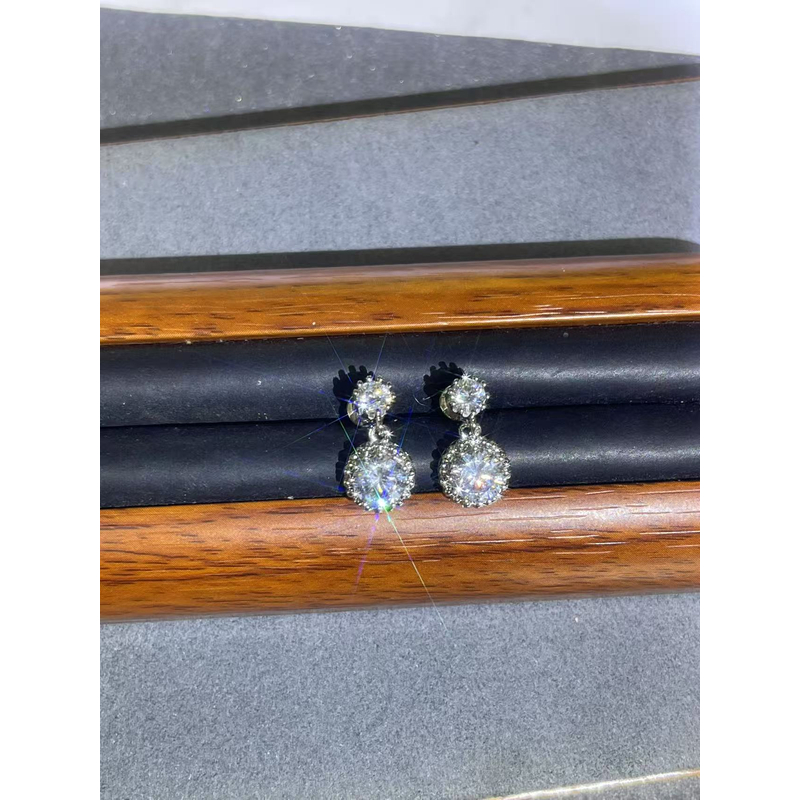 a2621白色流苏满镶耳钉多样性发货