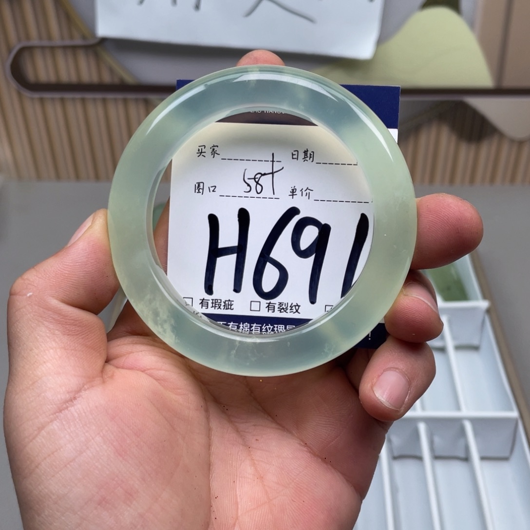 岫玉手镯手镯未镶嵌