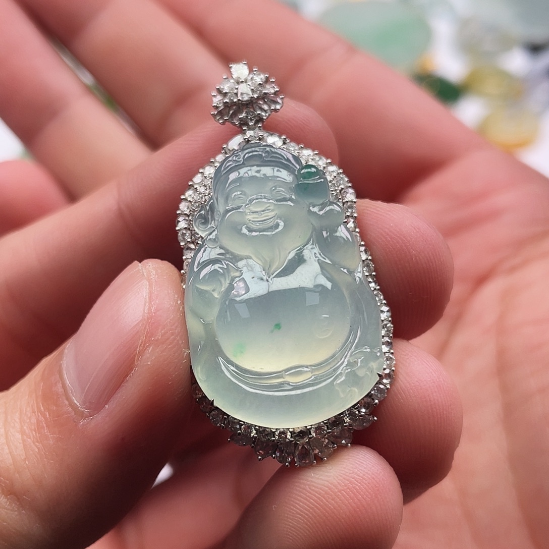 翡翠18K金镶嵌颈饰翡翠