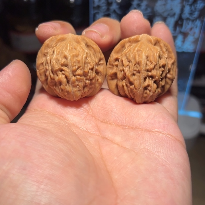 把件文玩核桃33.6红皮楼子手捻