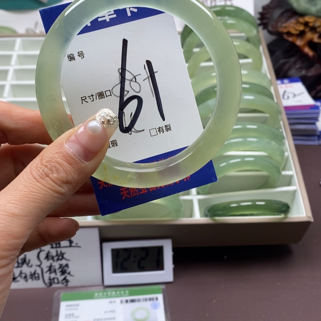 蛇纹石玉手镯未镶嵌