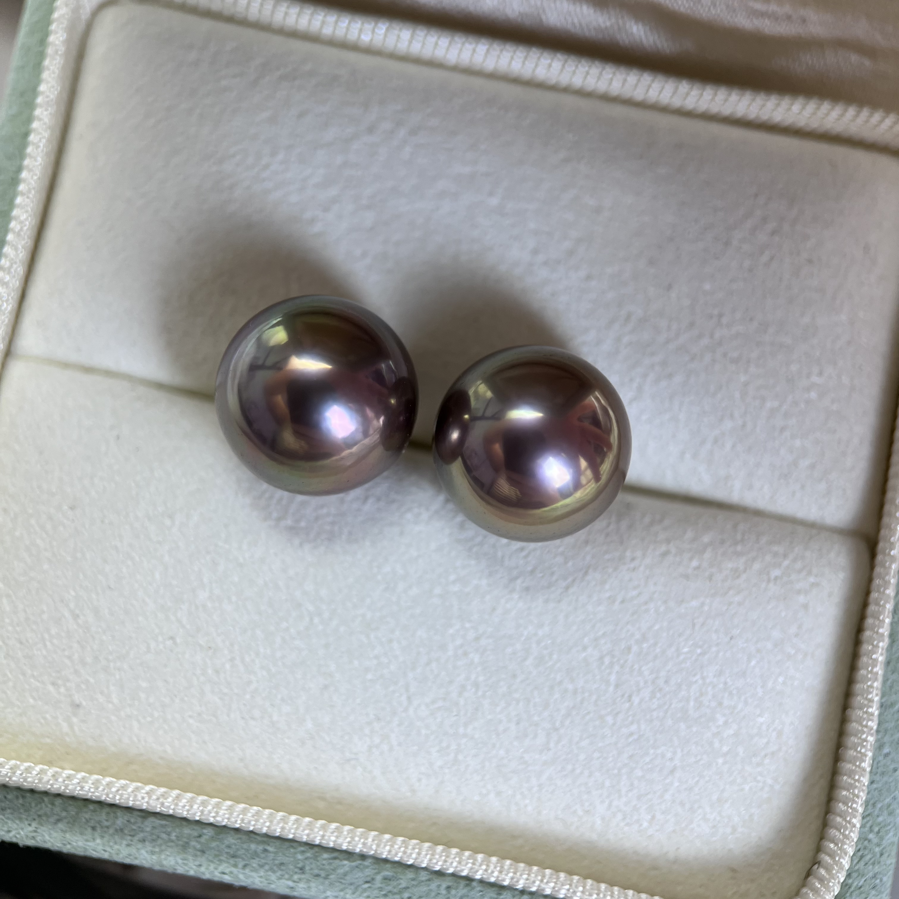 18k正圆无暇牛油果淡水珍珠耳钉无暇高品点位12.5 12.6mm滑皮无暇