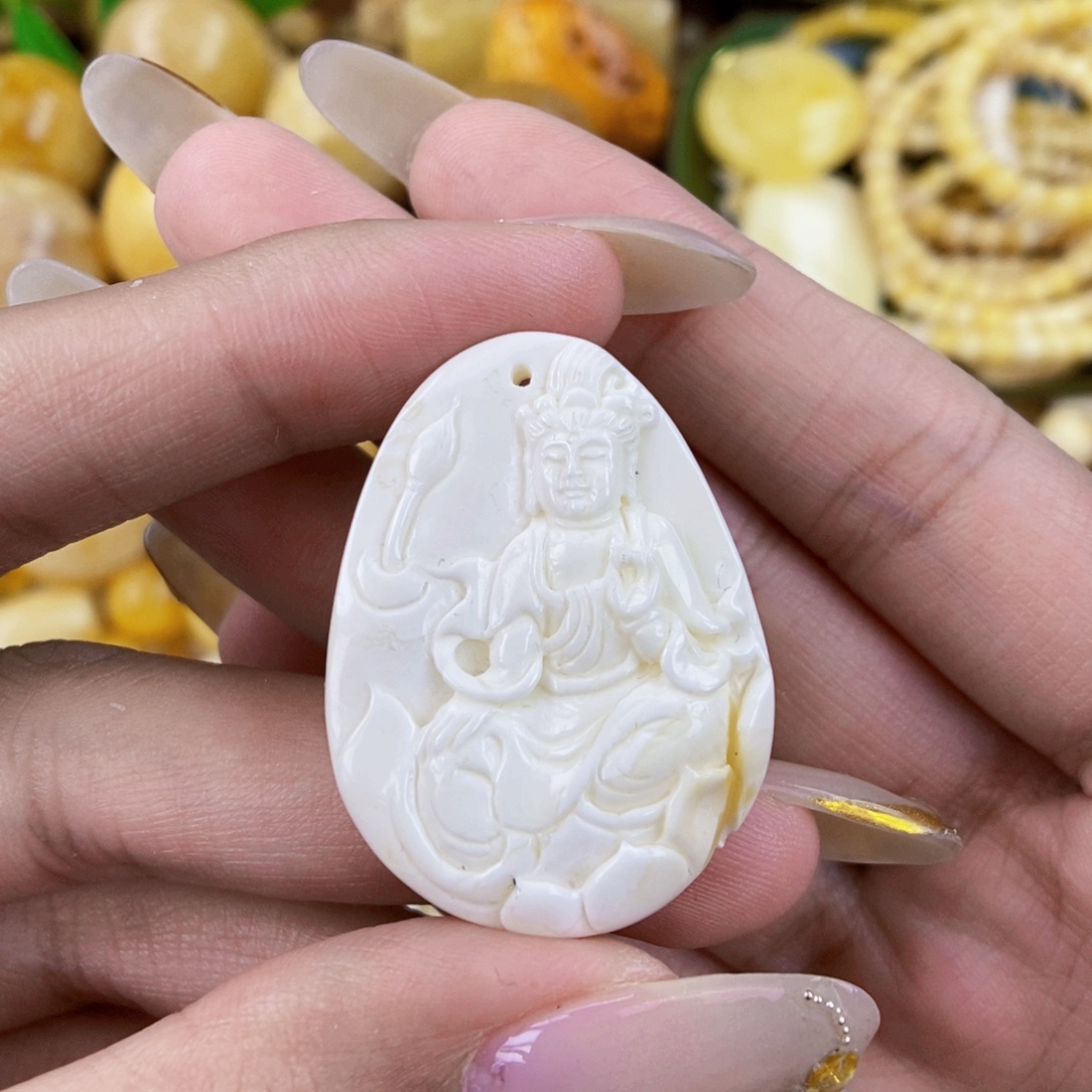 不***尔琥珀未镶嵌珠宝奇石