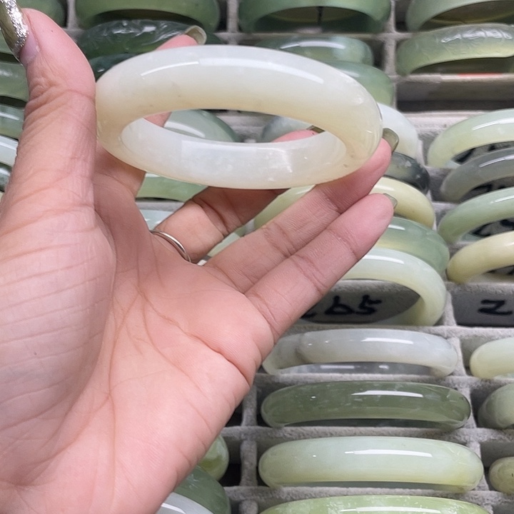 蛇纹石玉未镶嵌手镯275