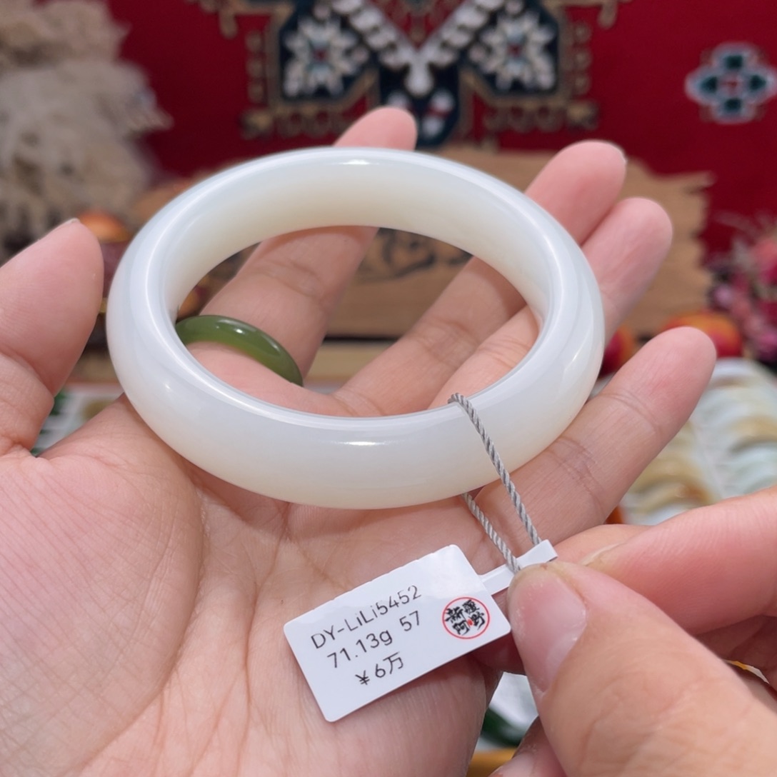 未镶嵌手镯和田玉时尚和田玉手镯