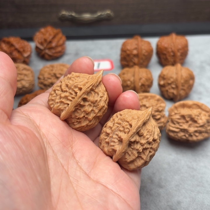 文玩核桃吊坠野生鸡心32