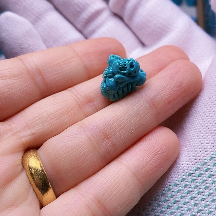 绿松石未镶嵌颈饰