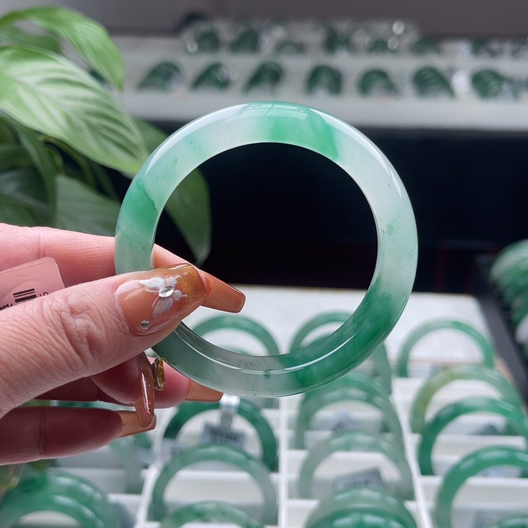 石英质玉（非洲翠）未镶嵌手镯