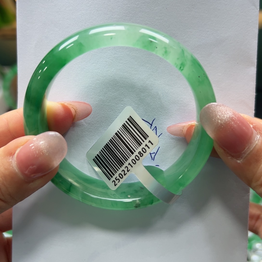 石英质玉手镯未镶嵌满*