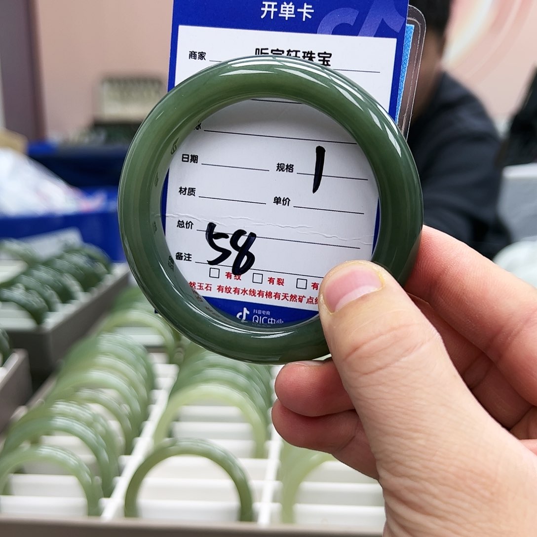 和田玉手镯未镶嵌2