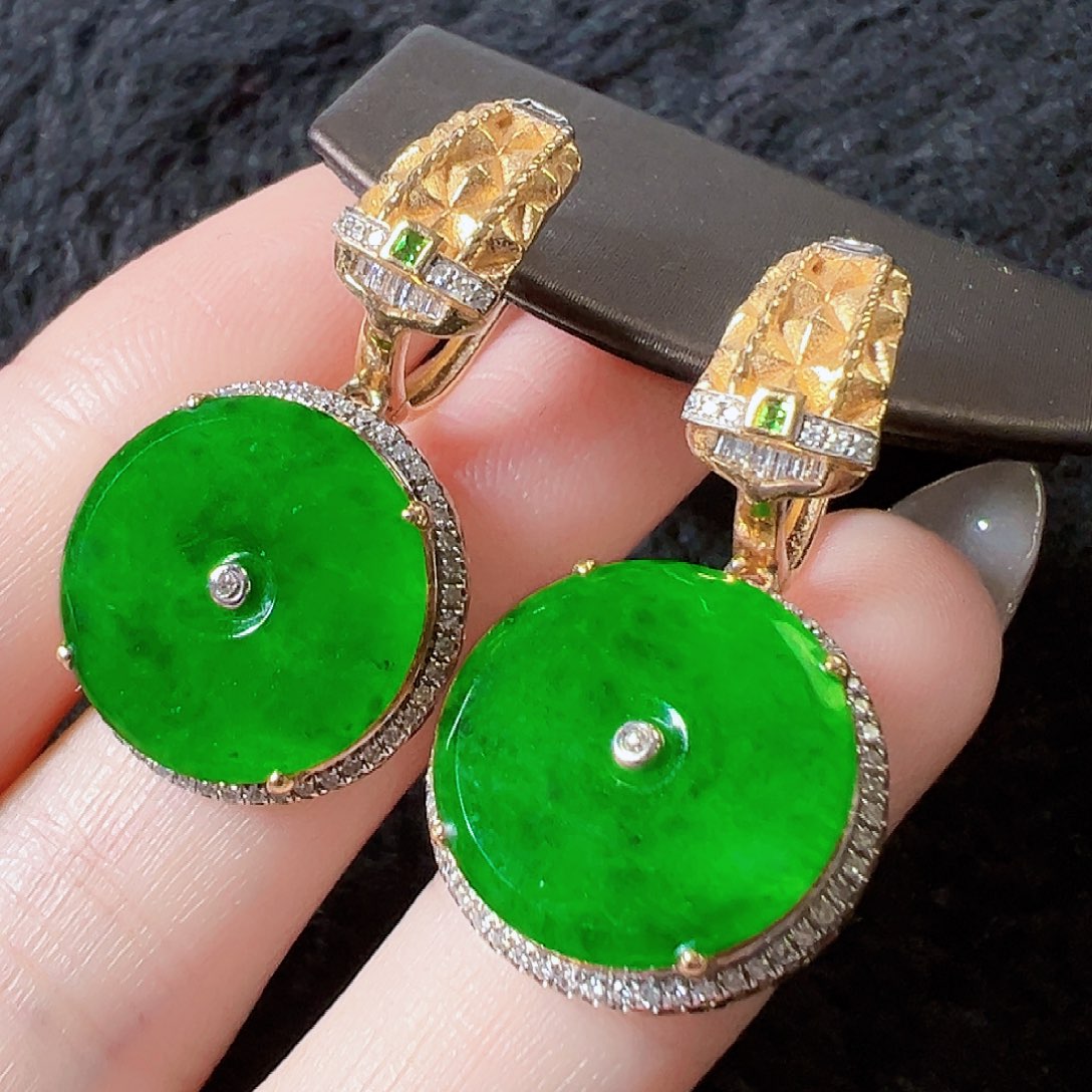 翡翠耳饰18K金镶嵌签收后24小时鉴赏期，过时不退