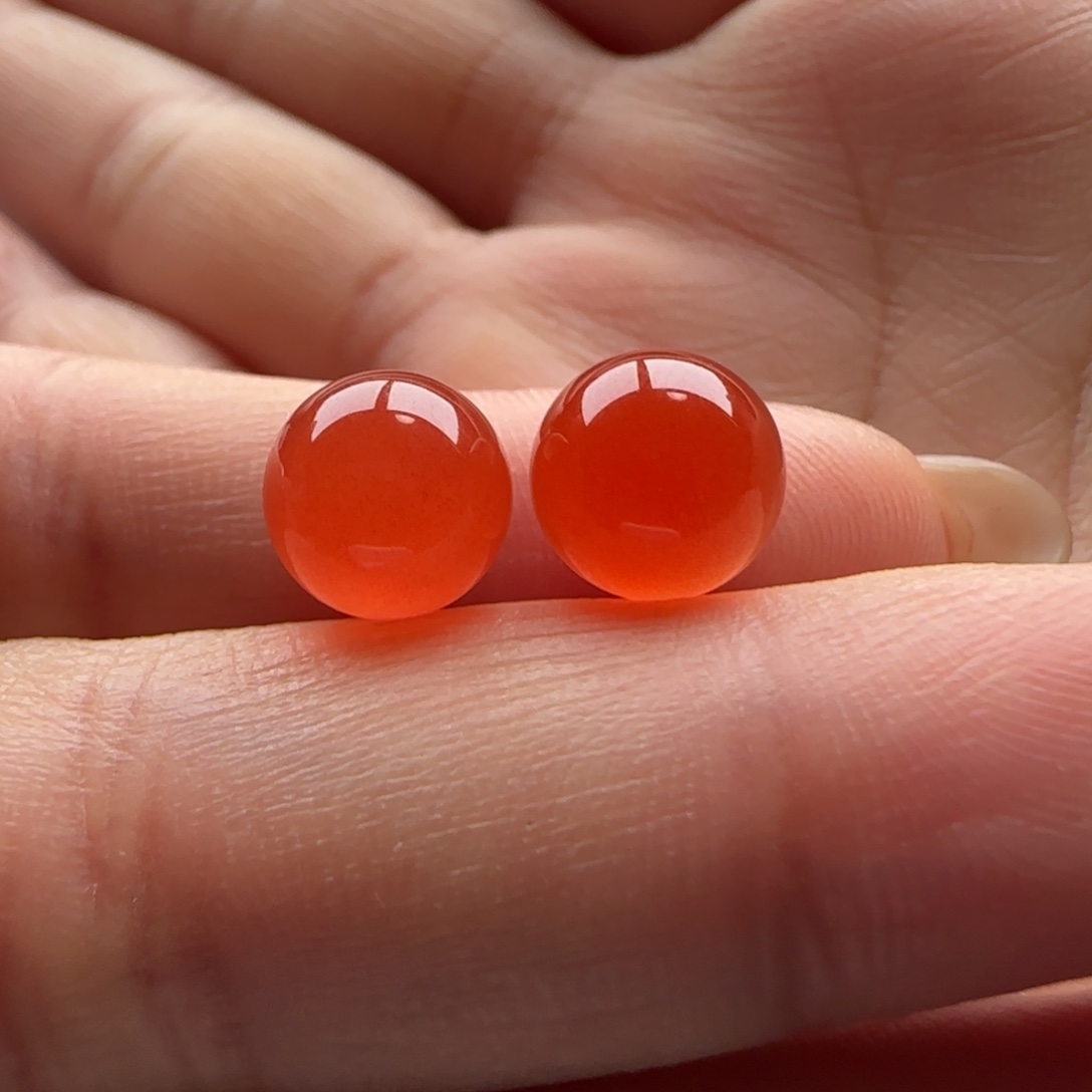 南红玛瑙未镶嵌圆珠对珠8.8，有瑕