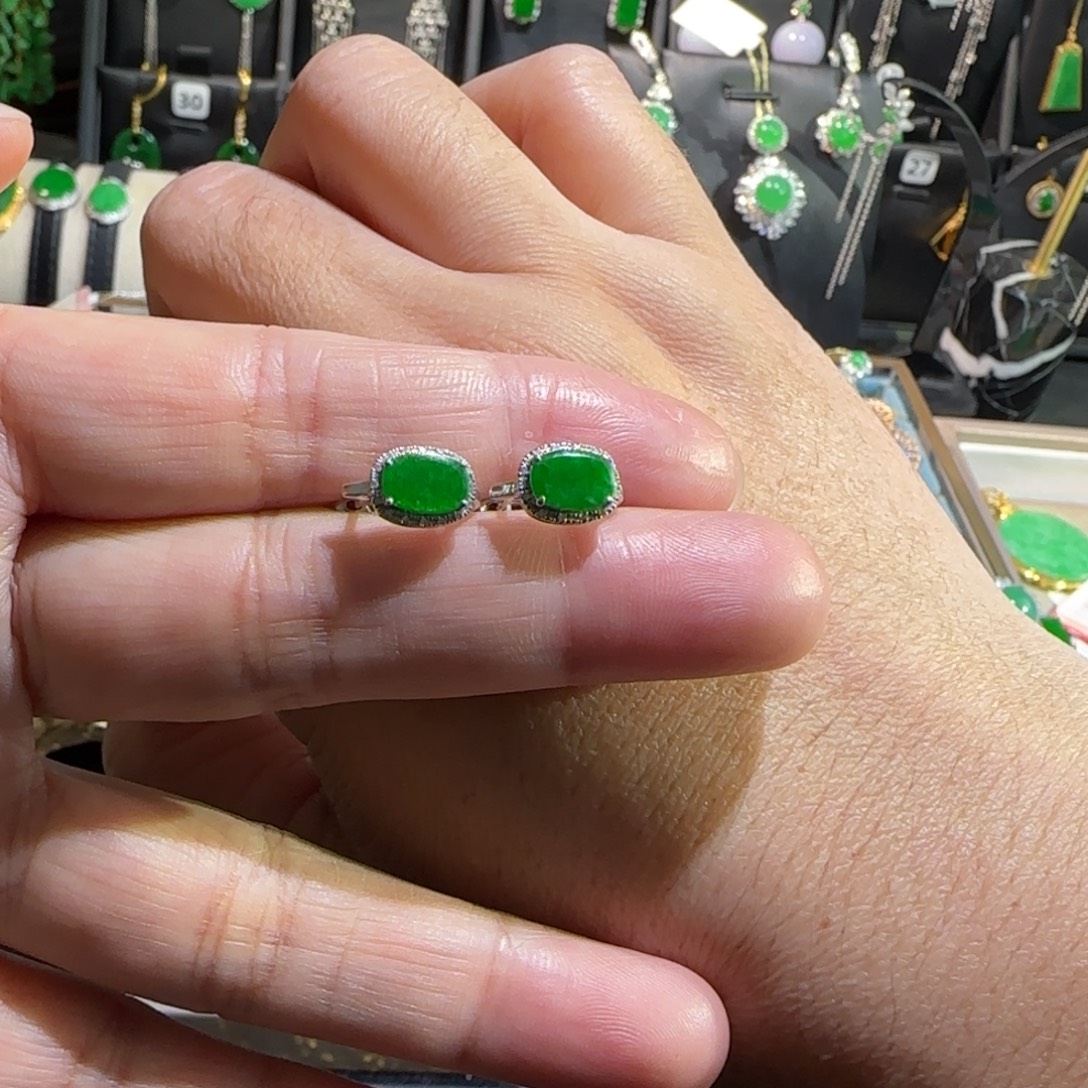 翡翠18K金镶嵌颈饰耳包