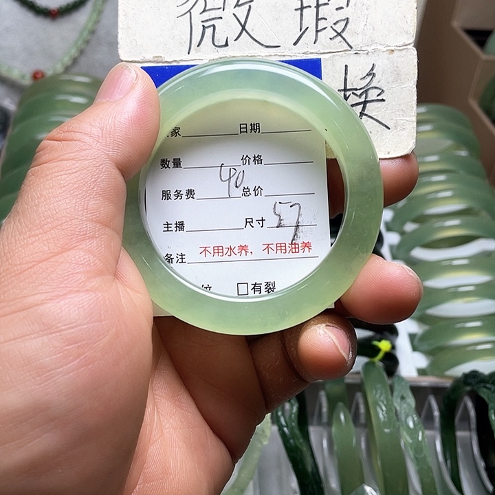 蛇纹石玉手镯未镶嵌沙****?