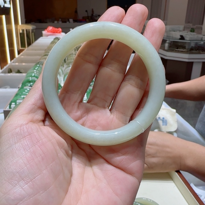 舒***乐和田玉未镶嵌手镯279