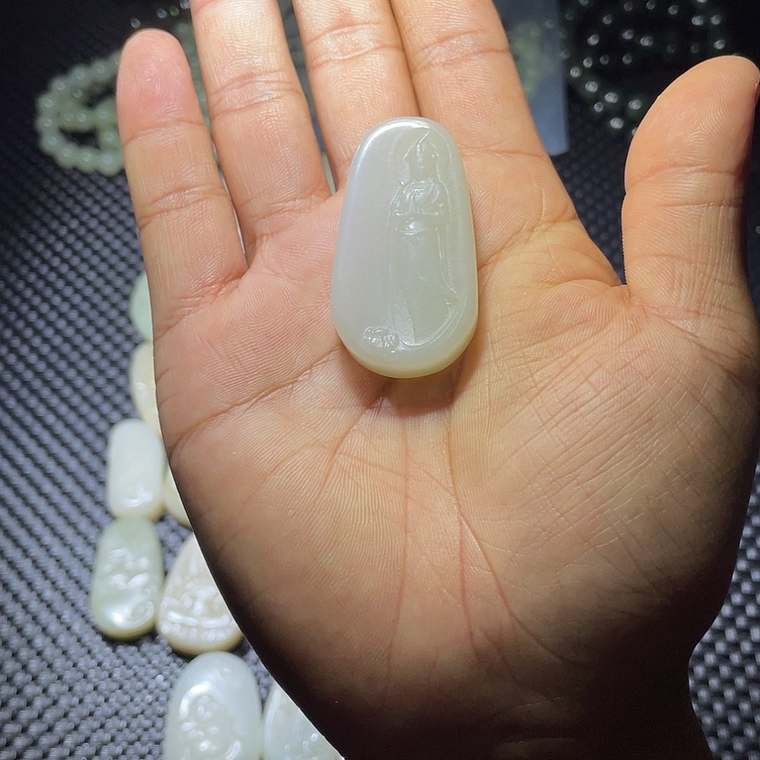 多***姐和田玉（糖玉）未镶嵌挂件