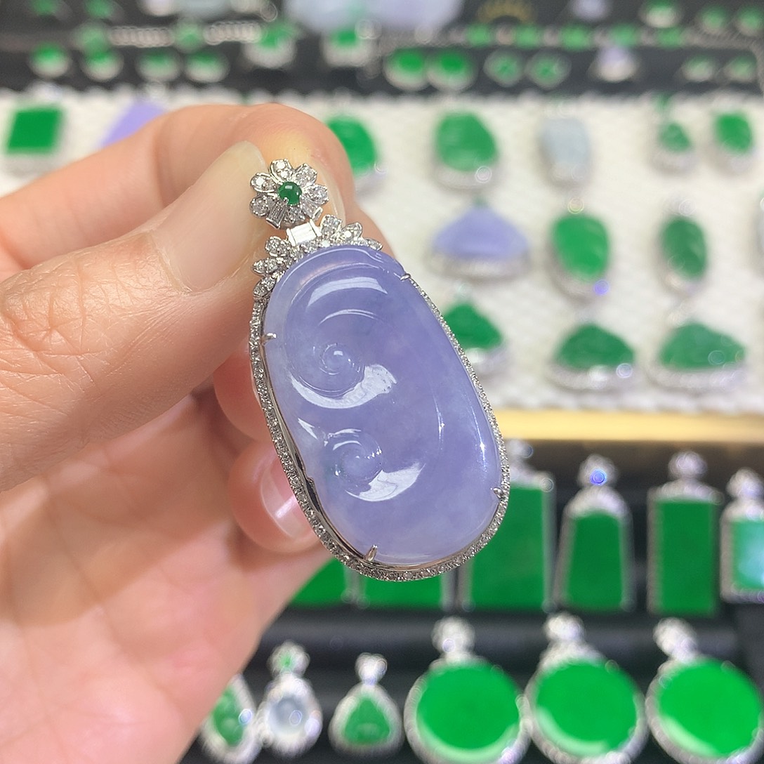 颈饰18K金镶嵌翡翠吊坠