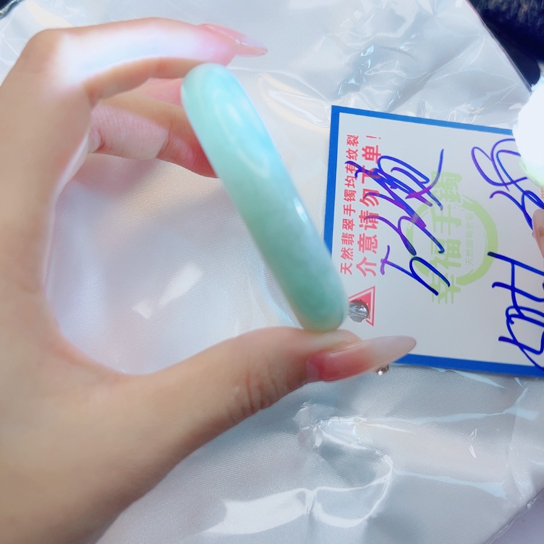 翡翠手镯未镶嵌1111111111111111