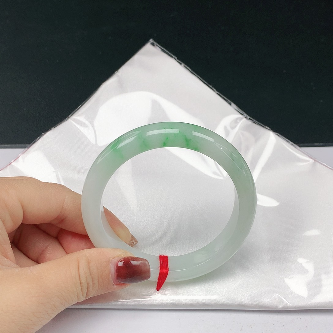 翡翠手镯未镶嵌翡翠373